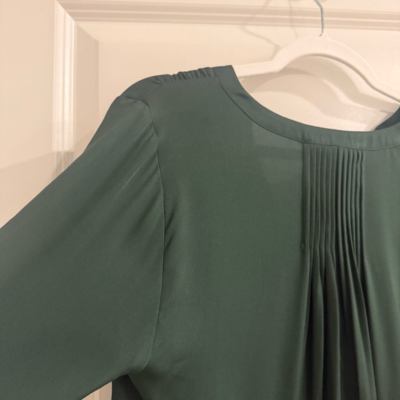 Quince Washable Stretch Silk Split Neck Blouse-Green - Picture 7 of 8